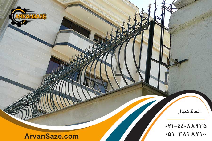 حفاظ کمانی مشکب، نصب شده روی دیوار